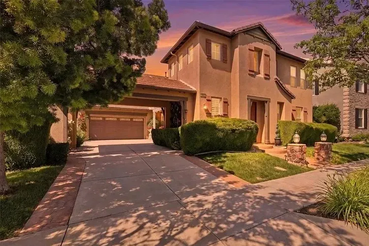 28939 Davenport Ln, Temecula — exterior at dusk